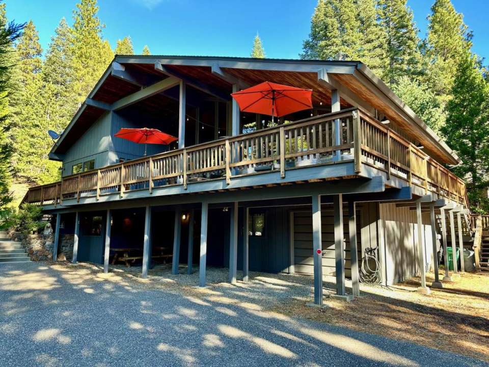 Hideaway Pines – 919 Golf Club Rd. Lake Almanor Country Club